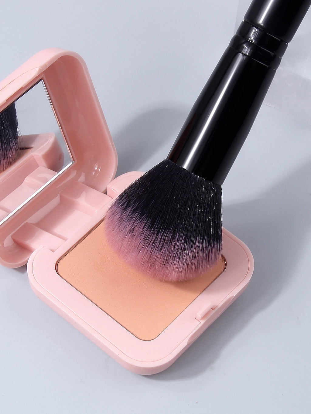 Ultra-Soft Blush Brush – Contour & Powder Makeup Brush Makeup Brush Nixie