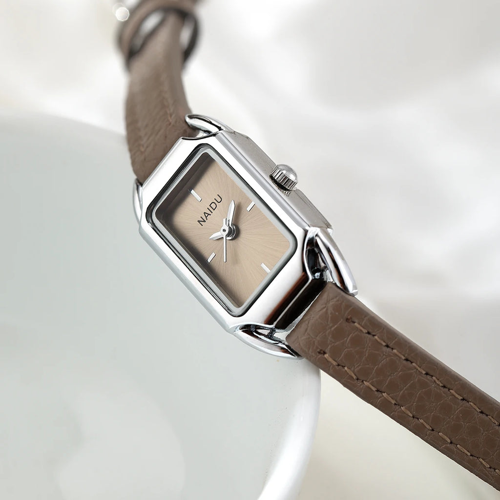 Women's Retro Quartz Watch – Leather Band, Numberless Dial Women's Quartz Watch Nixie