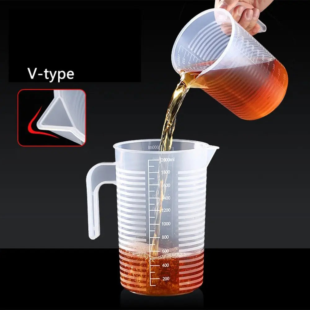 Clear Graduated Plastic Measuring Cup & Beaker with Lid