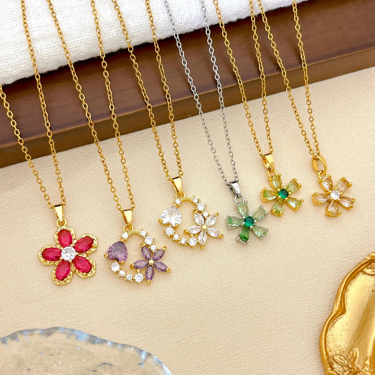 Heart Flower Copper Pendant Necklace – Stainless Steel Chain Pendant Necklace Nixie