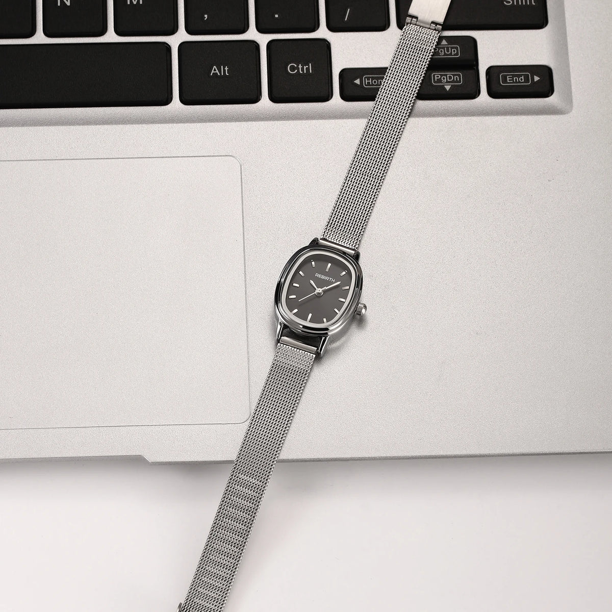 Retro Oval Silver Quartz Watch – Milanese Mesh Strap for Women Women's Quartz Watch Nixie