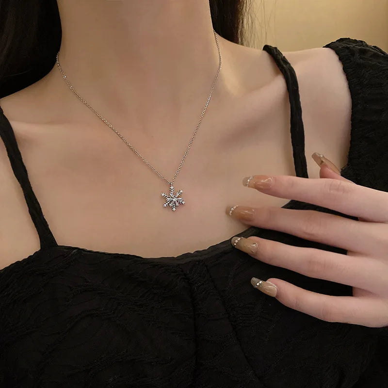 Rotating Snowflake Pendant Necklace | Zircon & Stainless Steel
