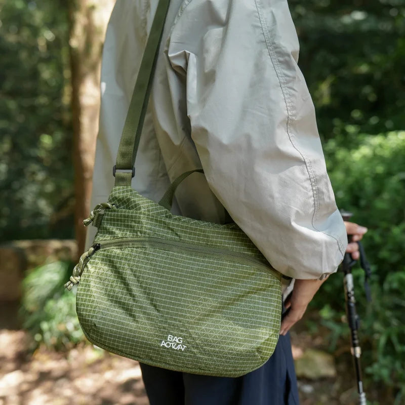 Lightweight Water-Resistant Crossbody Bag – Unisex Messenger Crossbody Bag Nixie
