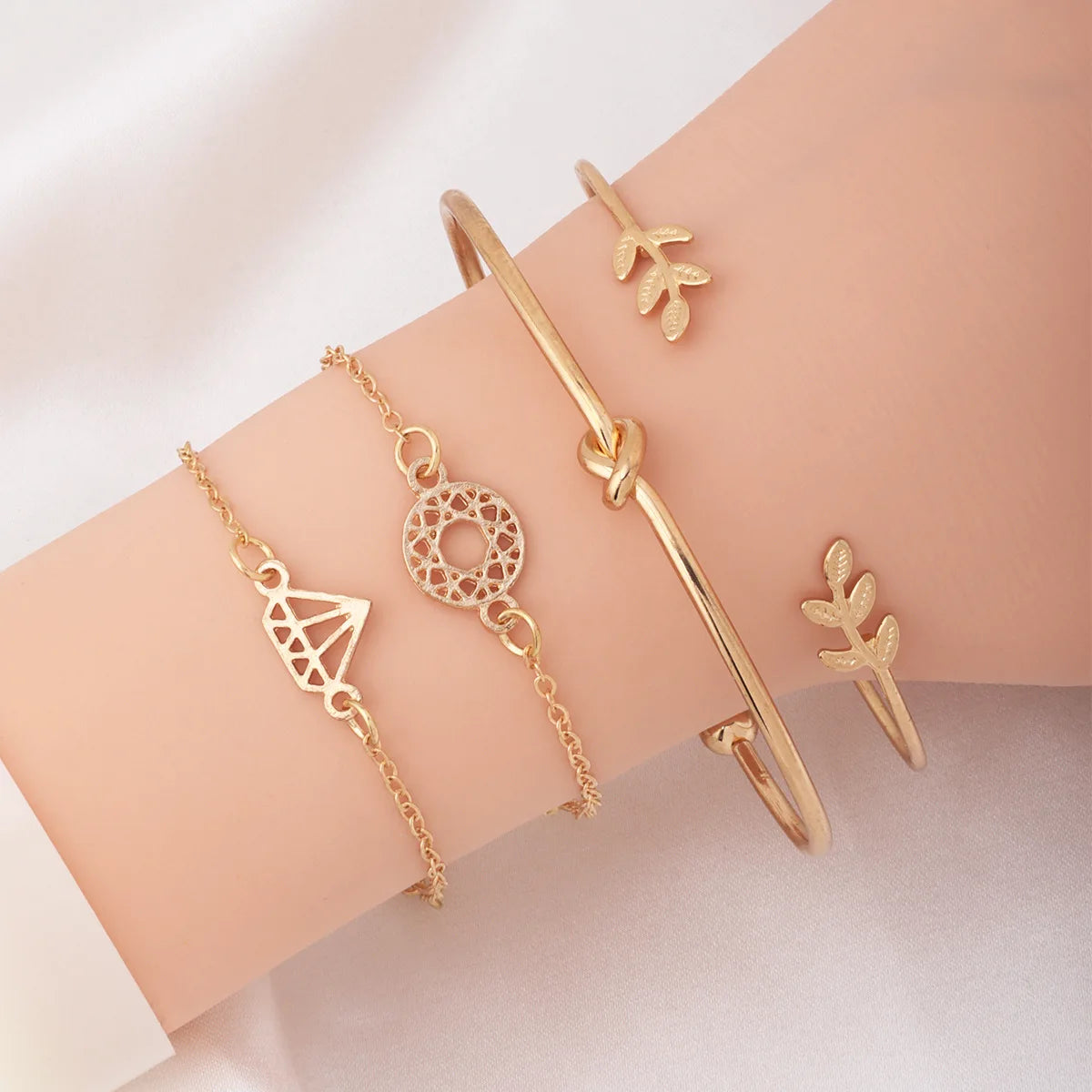 Leaf Knot Bracelet Set of 4 – Gold Women's Chain Bracelets Fashion Bracelet Set Nixie XL0482