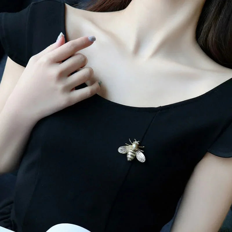 Little Bee Pearl Enamel Brooch Pin – 3D Zinc Alloy Insect Lapel Enamel Brooch Pin Nixie