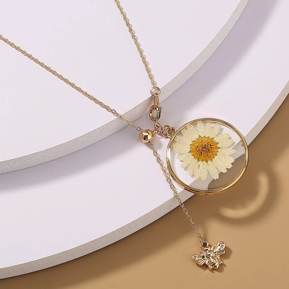 Resin Daisy Bee Pendant Necklace & Earrings Handmade Jewelry Set Jewelry Set Nixie