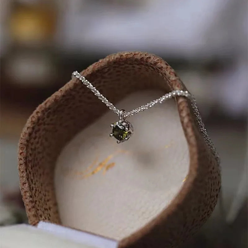 Green Diamond Sparkling Starlight Necklace – Elegant Collarbone Chain Pendant Necklace Nixie
