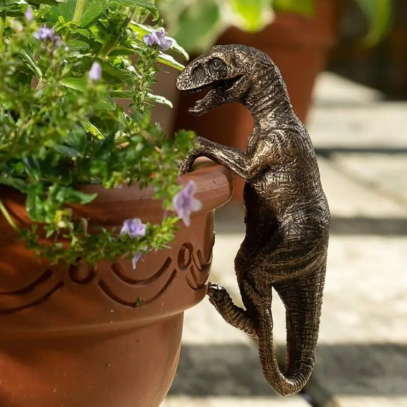 Resin Climbing Dinosaur Ornament – Garden & Patio Décor Garden Ornament Nixie