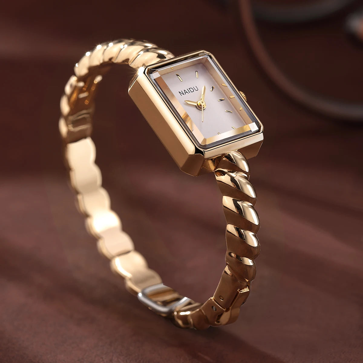 Women's Gold Square Dial Quartz Bracelet Watch – Retro Style