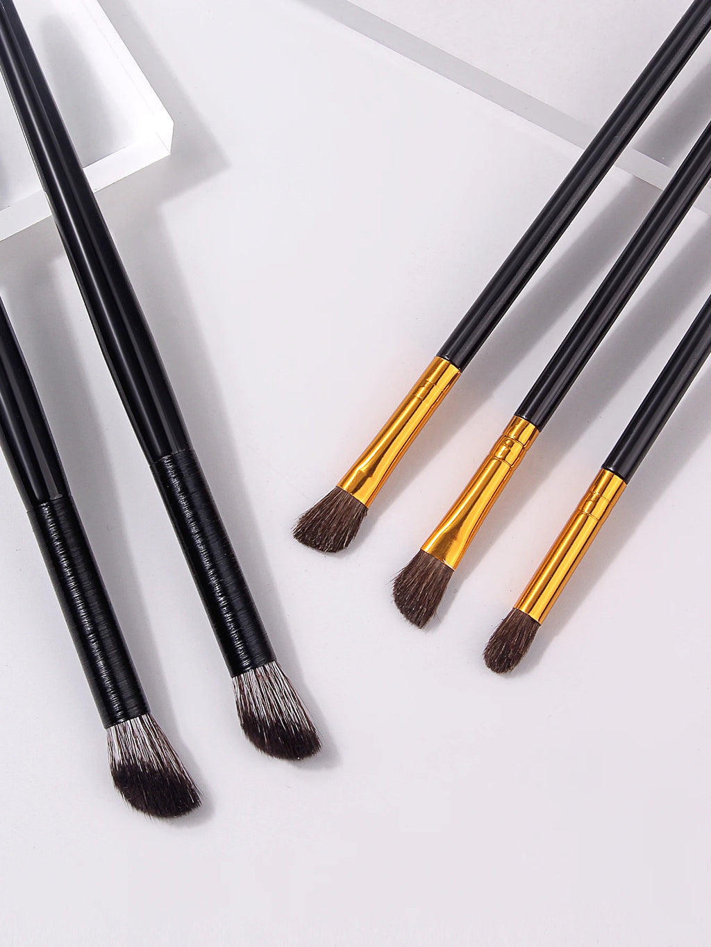 5-Piece Professional Eyeshadow Brush Set – Black Gold Handle Eyeshadow Brush Set Nixie