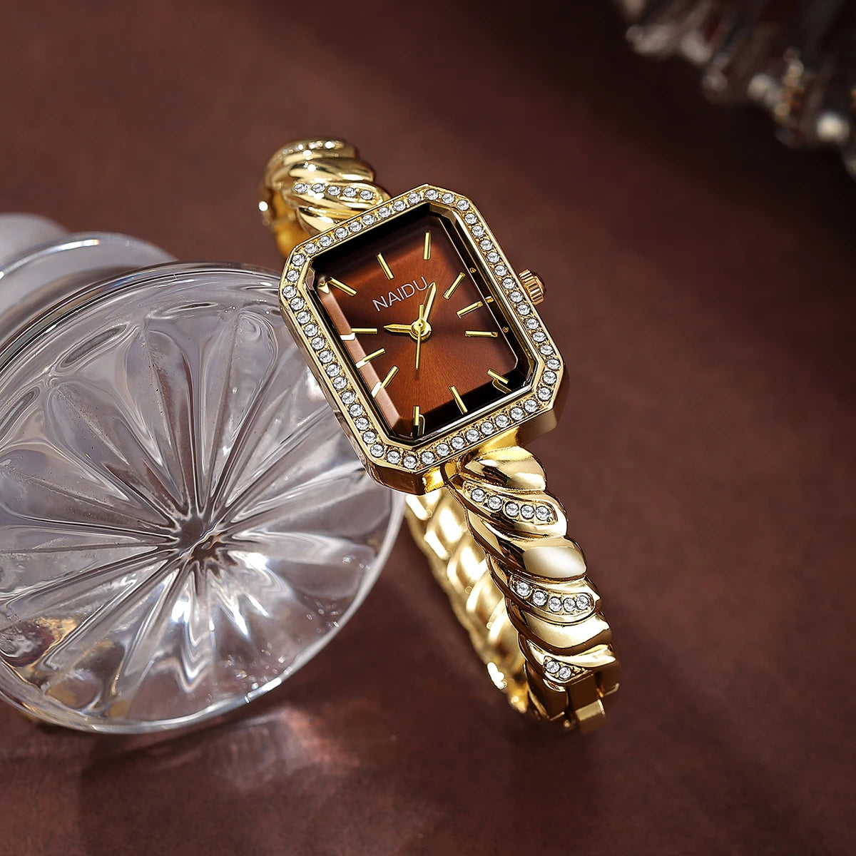 Casual Luxury Bracelet Watch – Quartz, Alloy, Numberless Dial Bracelet Watch Nixie