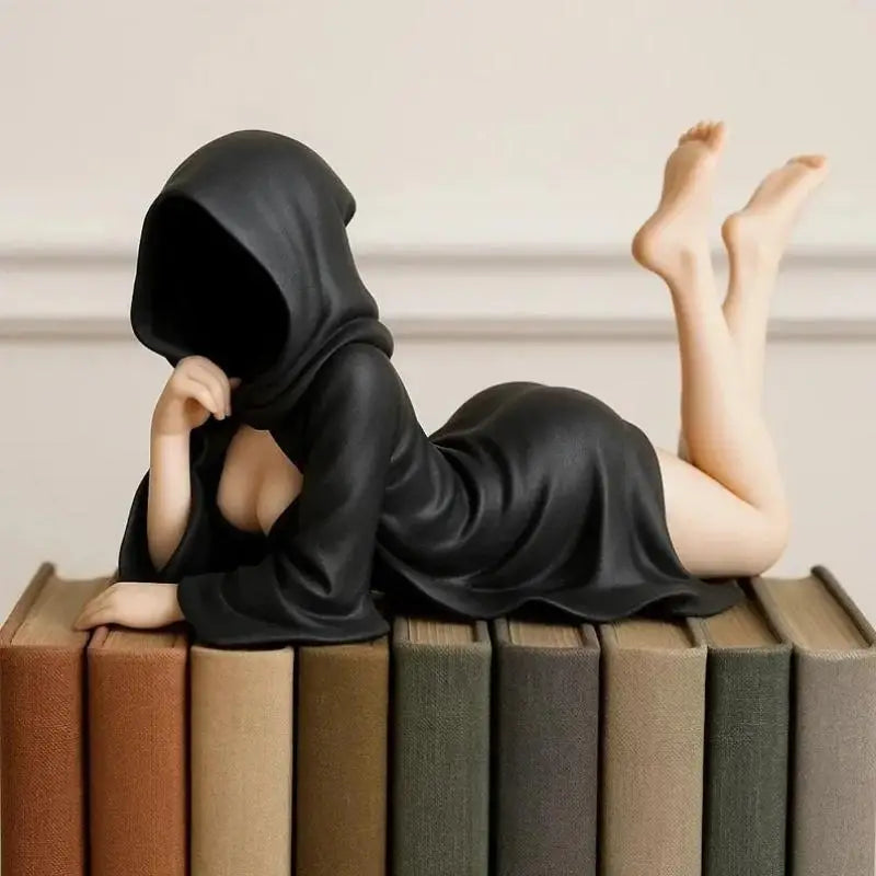 Gothic Black Robe Girl Figurine – Dark Aesthetic Statue Gothic Figurine Nixie