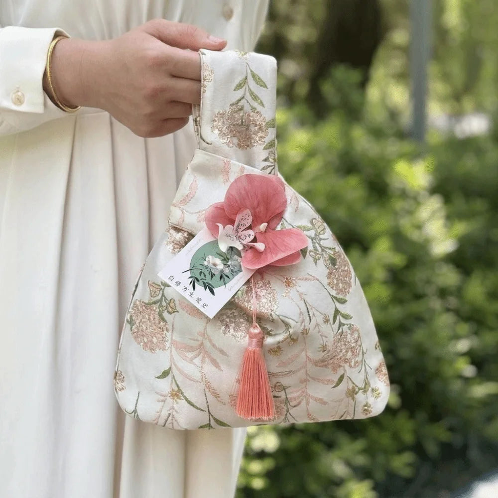 Chinese Style Tassel Wrist Bag – Elegant Cosmetic & Gift Bag Wrist Bag Nixie