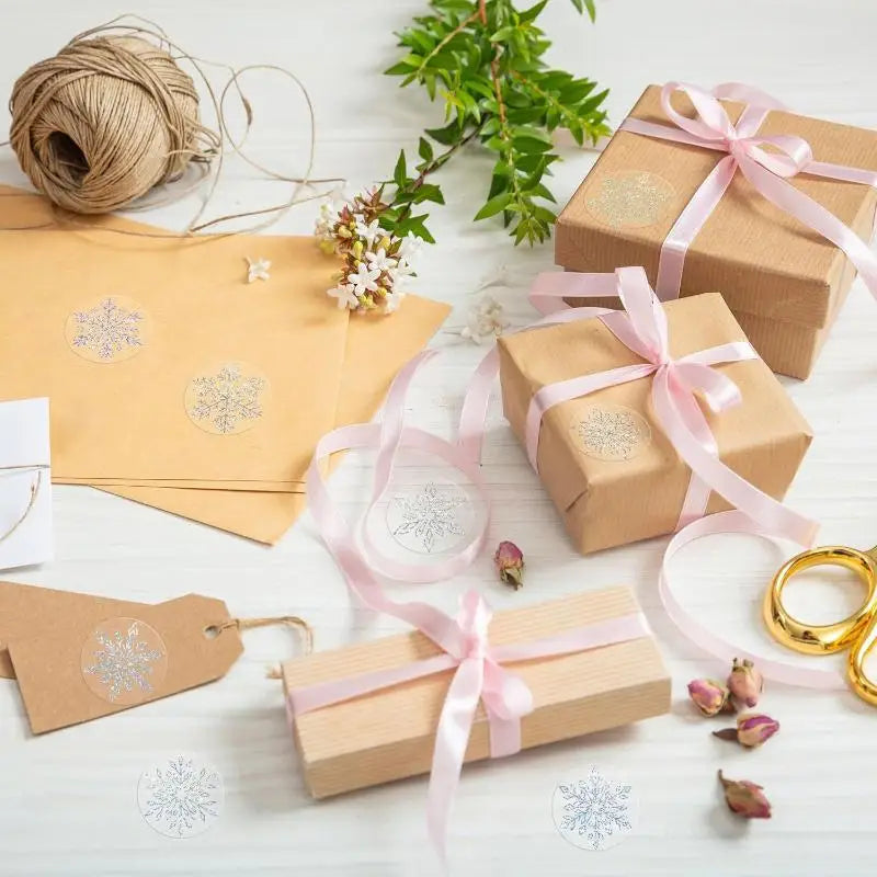 Ice Crystal Christmas Stickers 500 Sheets – Xmas Gift Tags Roll Decorative Sticker Roll Nixie