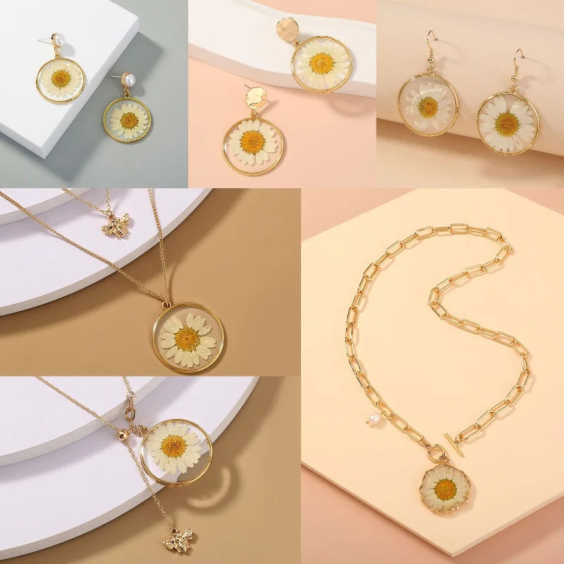 Resin Daisy Bee Pendant Necklace & Earrings Handmade Jewelry Set Jewelry Set Nixie