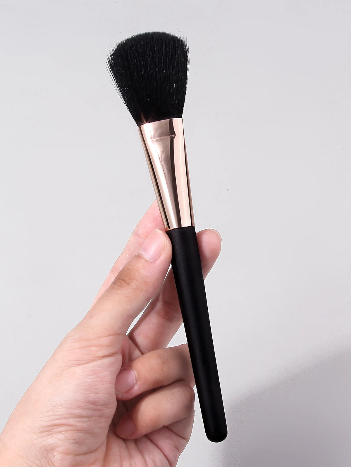 Round Head Makeup Brush – Contour, Blush & Highlight
