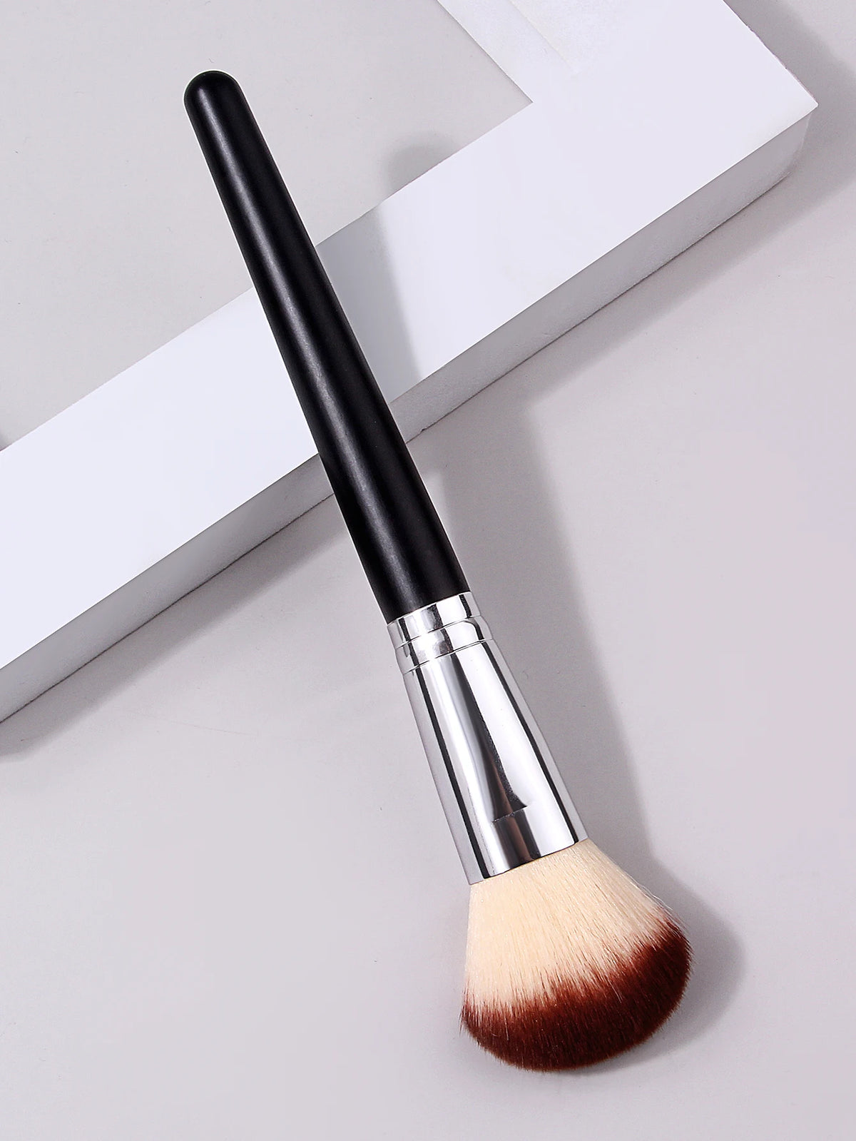 Fluffy Large Powder & Contour Makeup Brush | Nixie Makeup Brush Nixie