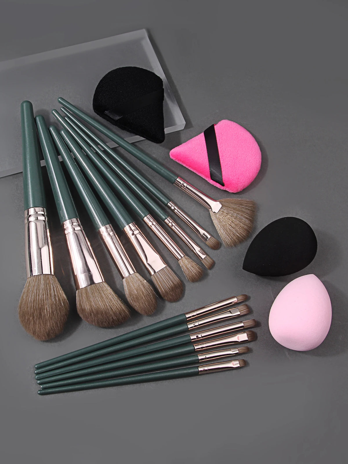 18-Piece Professional Makeup Brush Set – Eyeshadow & Face Makeup Brush Set Nixie