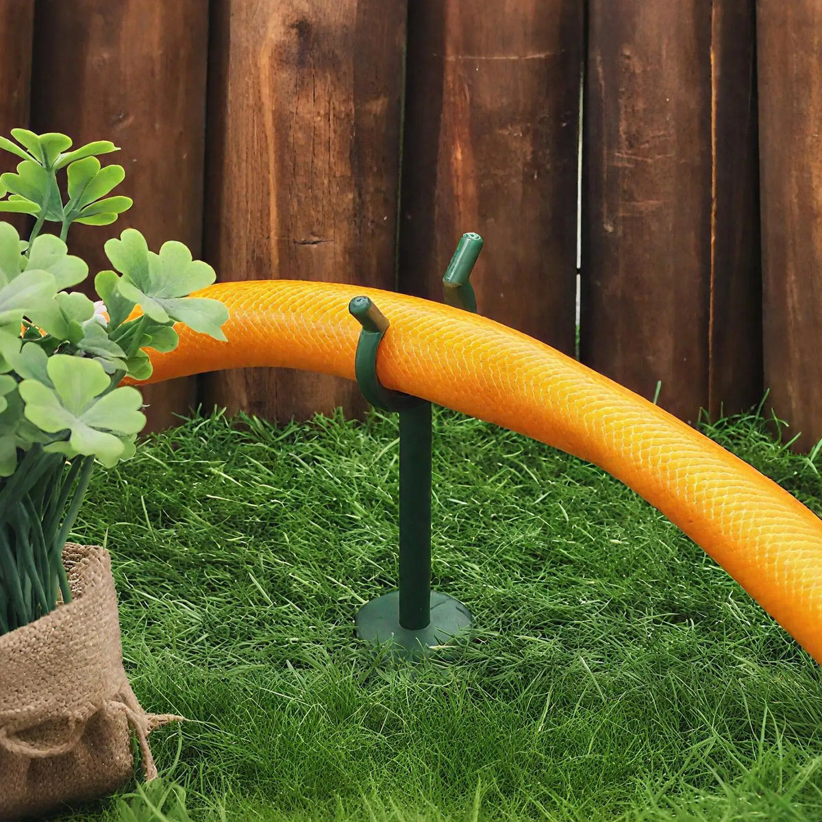 10pcs Garden Hose Guide Stakes – Kink-Free Hose Brackets