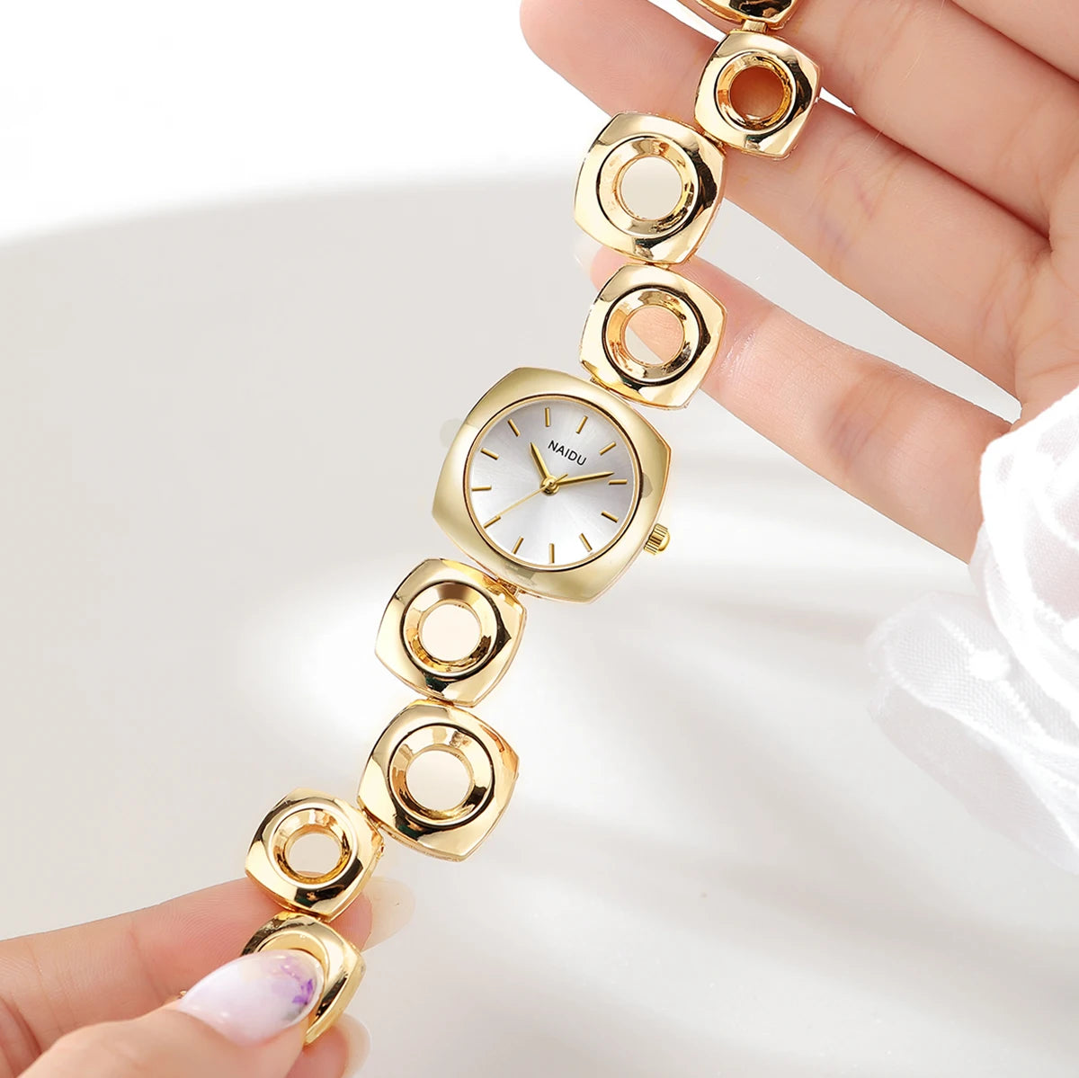 Women's Hollow Square Bracelet Quartz Watch | Vintage Dial