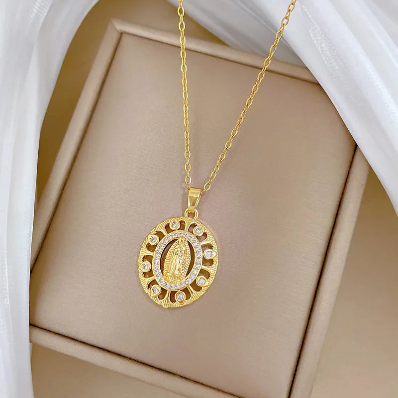 Egg-Shape Portrait Pendant Necklace | Gold Stainless Steel Pendant Necklace Nixie