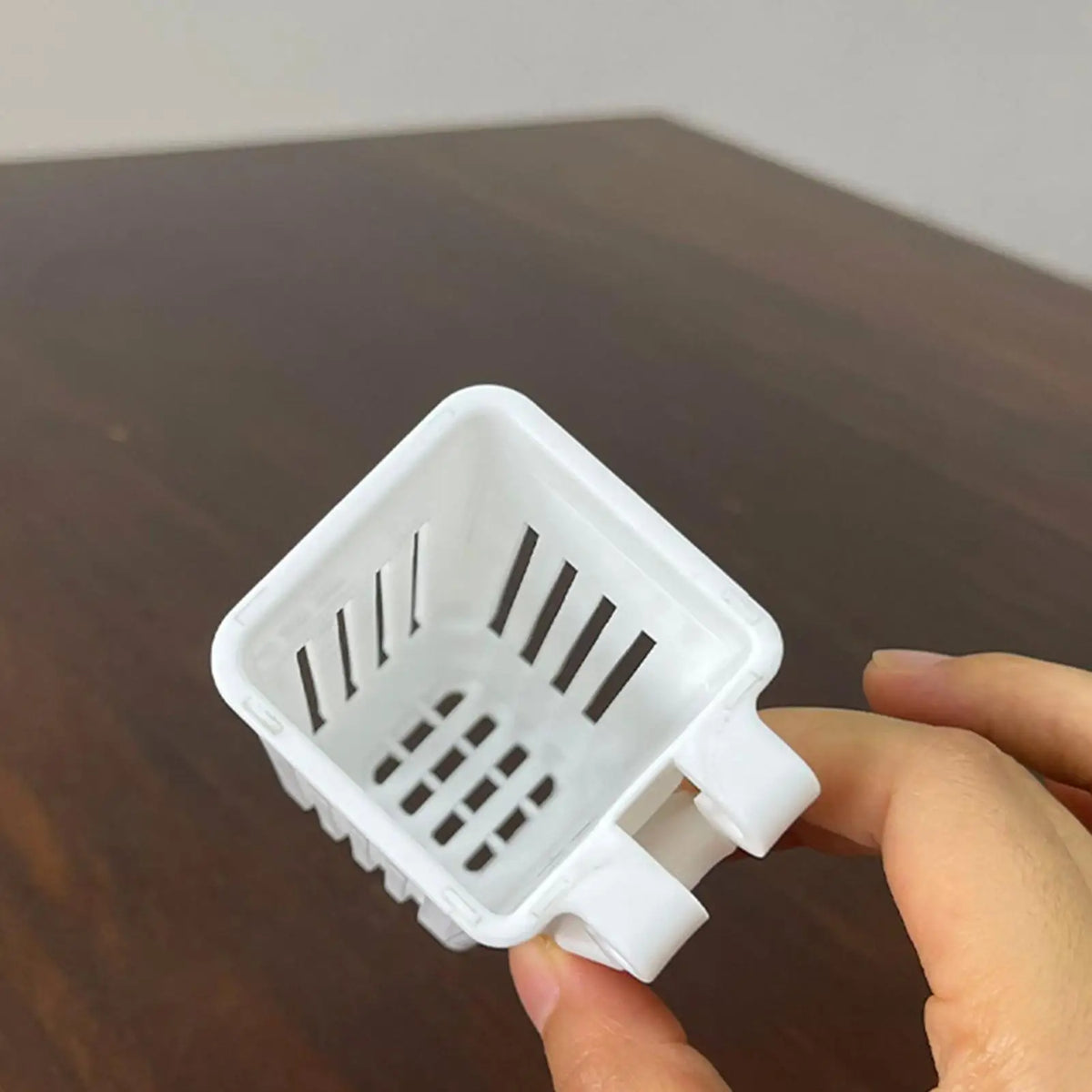 Aquarium Plant Holder – Top-Mount Fish Tank Flowerpot Cup