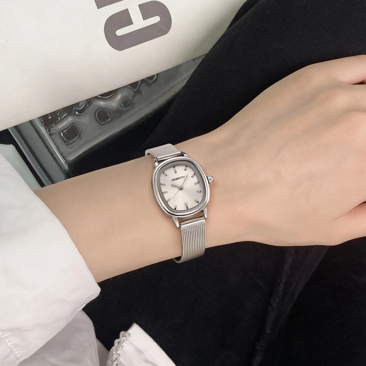 Retro Oval Silver Quartz Watch – Milanese Mesh Strap for Women Women's Quartz Watch Nixie