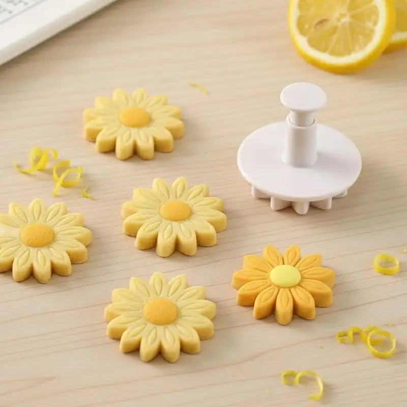 4-Piece Flower Fondant Plunger Cookie Cutter Mold Set Cookie Cutter Mold Nixie