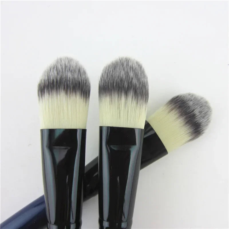 Wooden Handle Synthetic Hair Makeup Brush – Foundation & Blush Makeup Brush Nixie