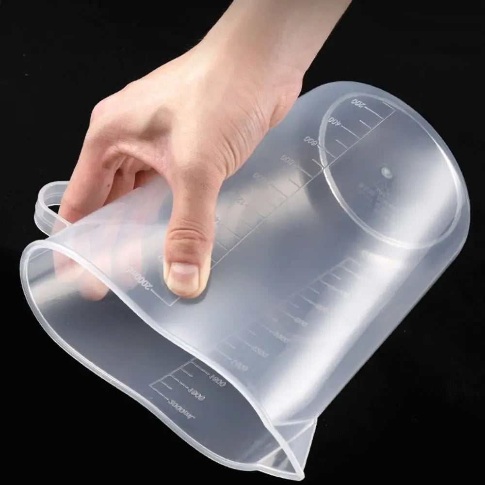 Clear Graduated Plastic Measuring Cup & Beaker with Lid