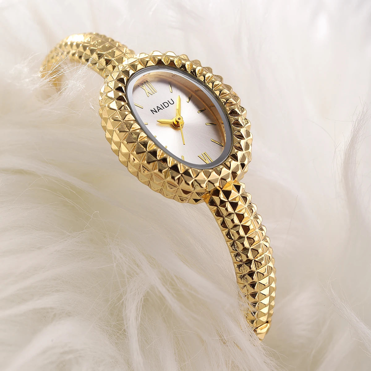 Women's Vintage Gold Bracelet Quartz Watch | Roman Numerals