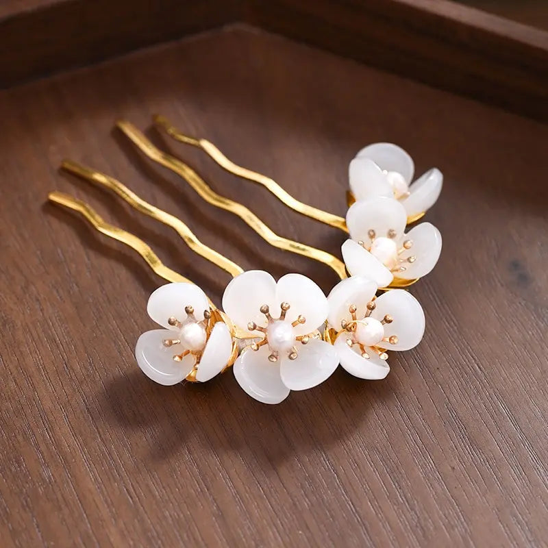Vintage Handmade Flower Bead Hair Claw Clip – Gold & White