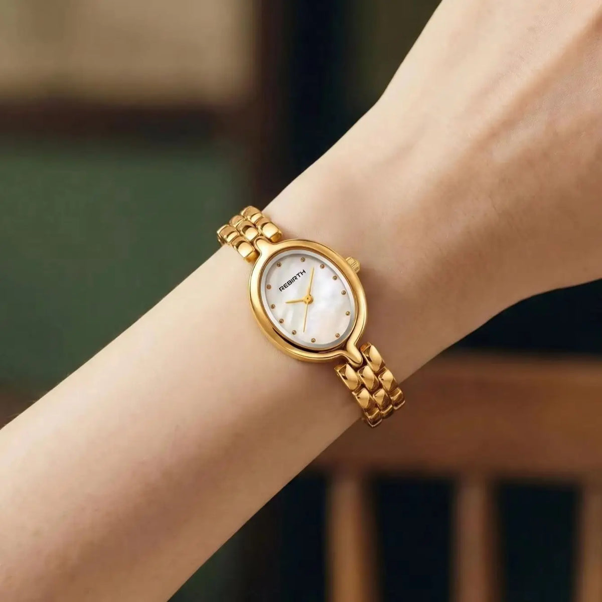 REBIRTH Women's Oval Mother-of-Pearl Quartz Watch | Steel Strap Women's Quartz Watch Nixie