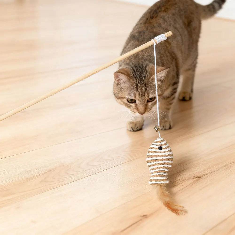 Wooden Handle Cat Teaser Wand – Feather, Bell & Elastic String