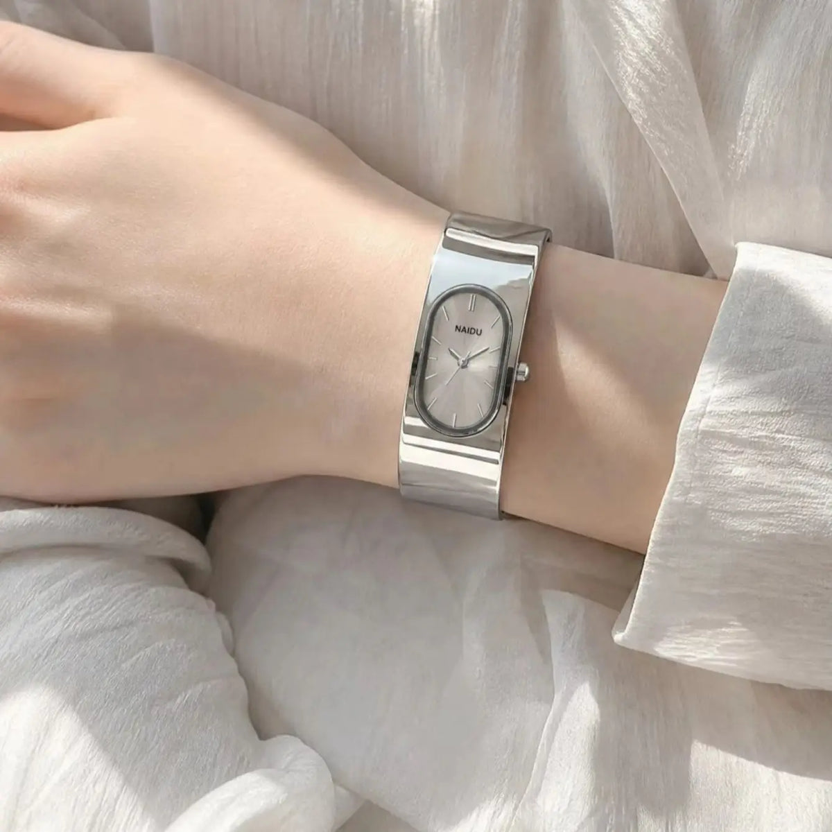 Women's Vintage Bracelet Quartz Watch | Oval Silver Dial