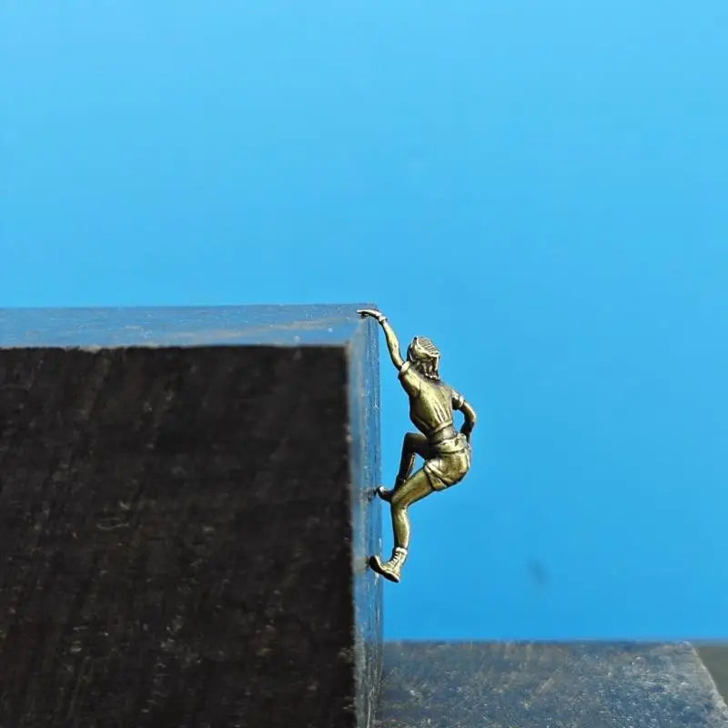 Brass Rock Climbing Figurine 1:64 Mini Diorama Ornament Gift Miniature Figurine Nixie