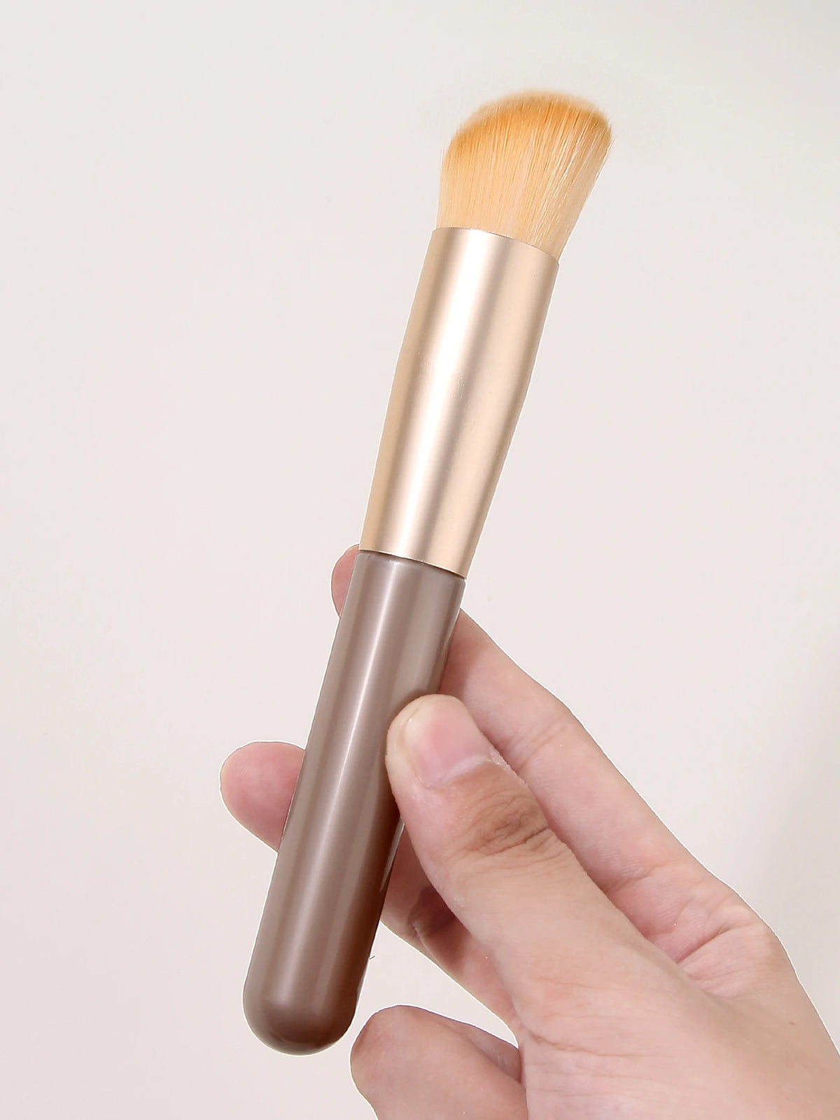 Professional Foundation & Contour Makeup Brush – Lightweight Makeup Brush Nixie
