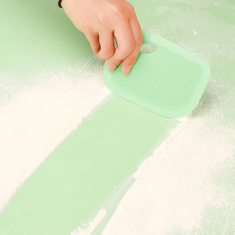 Silicone Dough Scraper – Flexible Pastry & Pizza Cutter