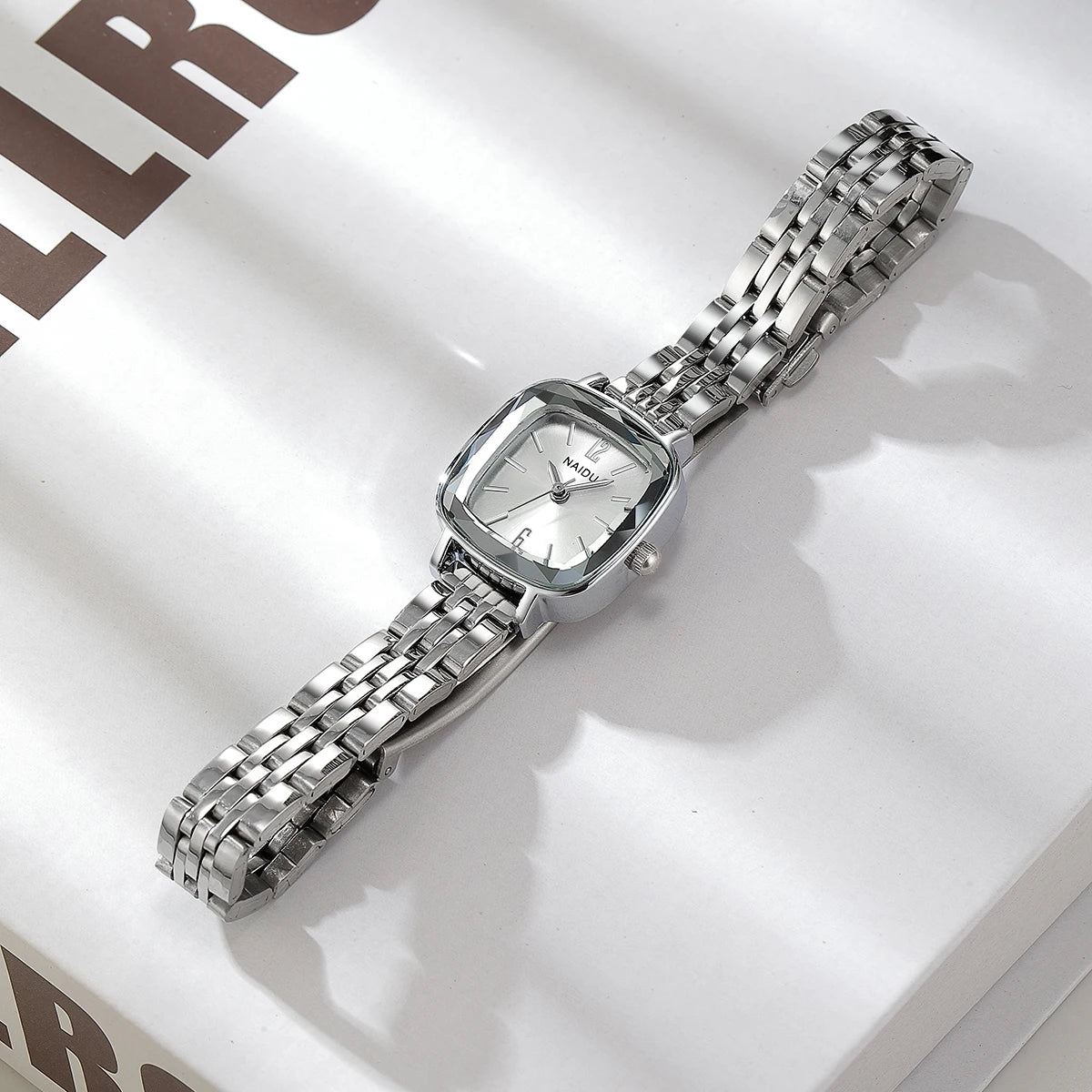 Women's Stainless Steel Quartz Watch – Minimalist & Chic