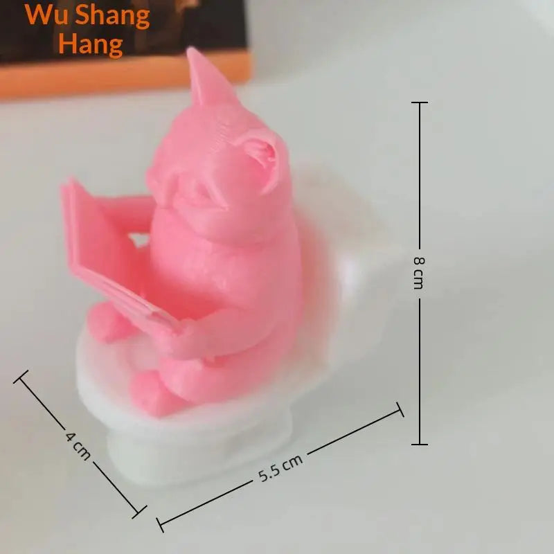 3D Printed Pig on Toilet Figurine – Funny Cartoon Desk Décor Novelty Figurine Nixie