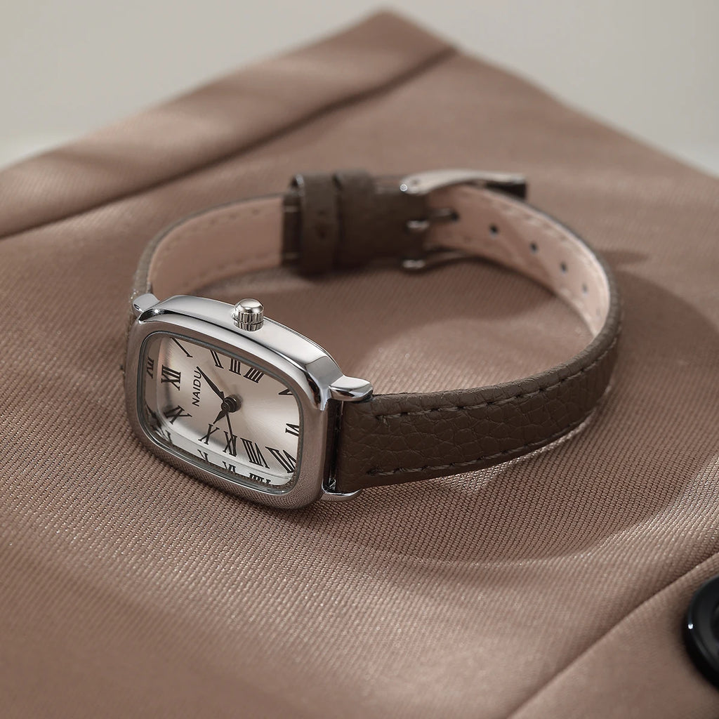 Women's Leather Strap Quartz Watch – Roman Numeral Casual Style Women's Quartz Watch Nixie
