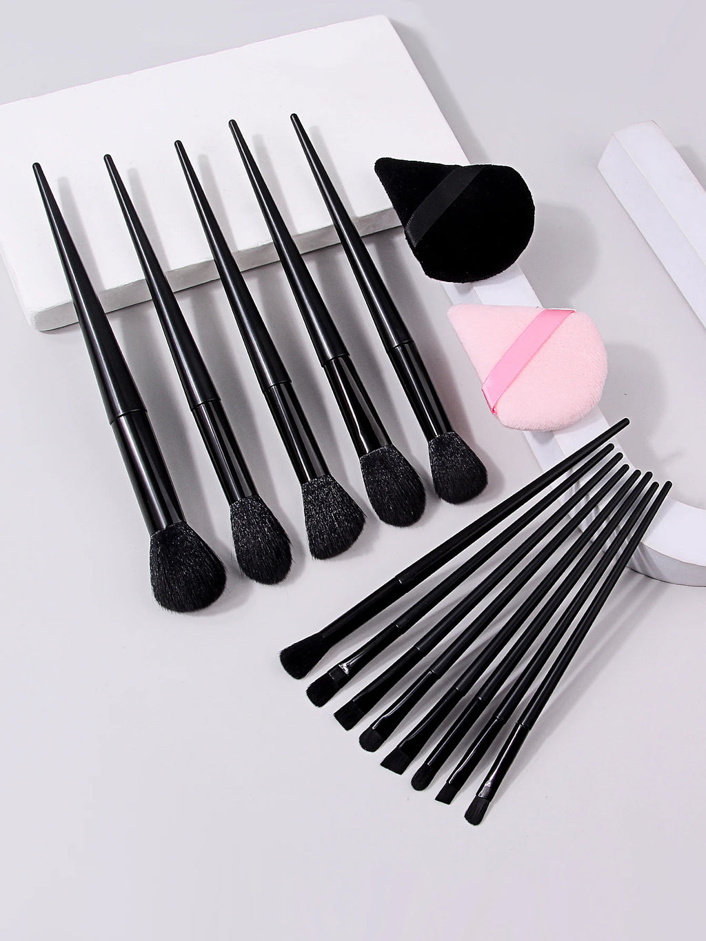 Nixie 15pc Makeup Brush Set – Foundation, Powder & Eyeshadow Makeup Brush Set Nixie