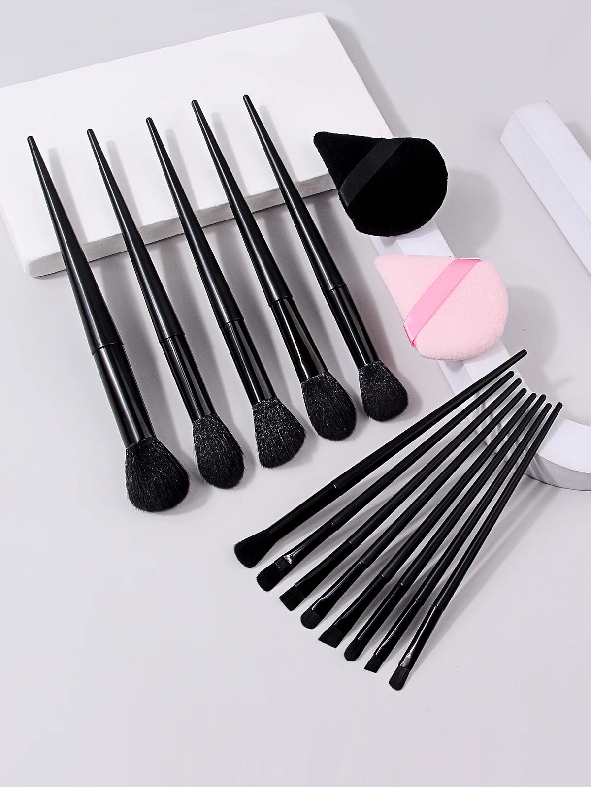 Nixie 15pc Makeup Brush Set – Foundation, Powder & Eyeshadow Makeup Brush Set Nixie
