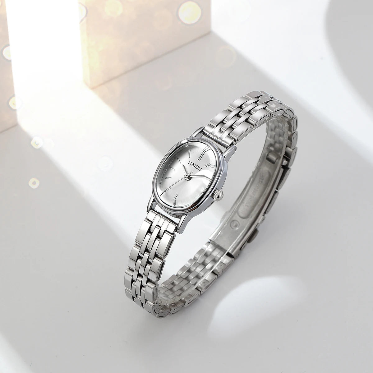 Naidu Artistic Quartz Fashion Watch – Numberless Dial Fashion Quartz Watch Nixie