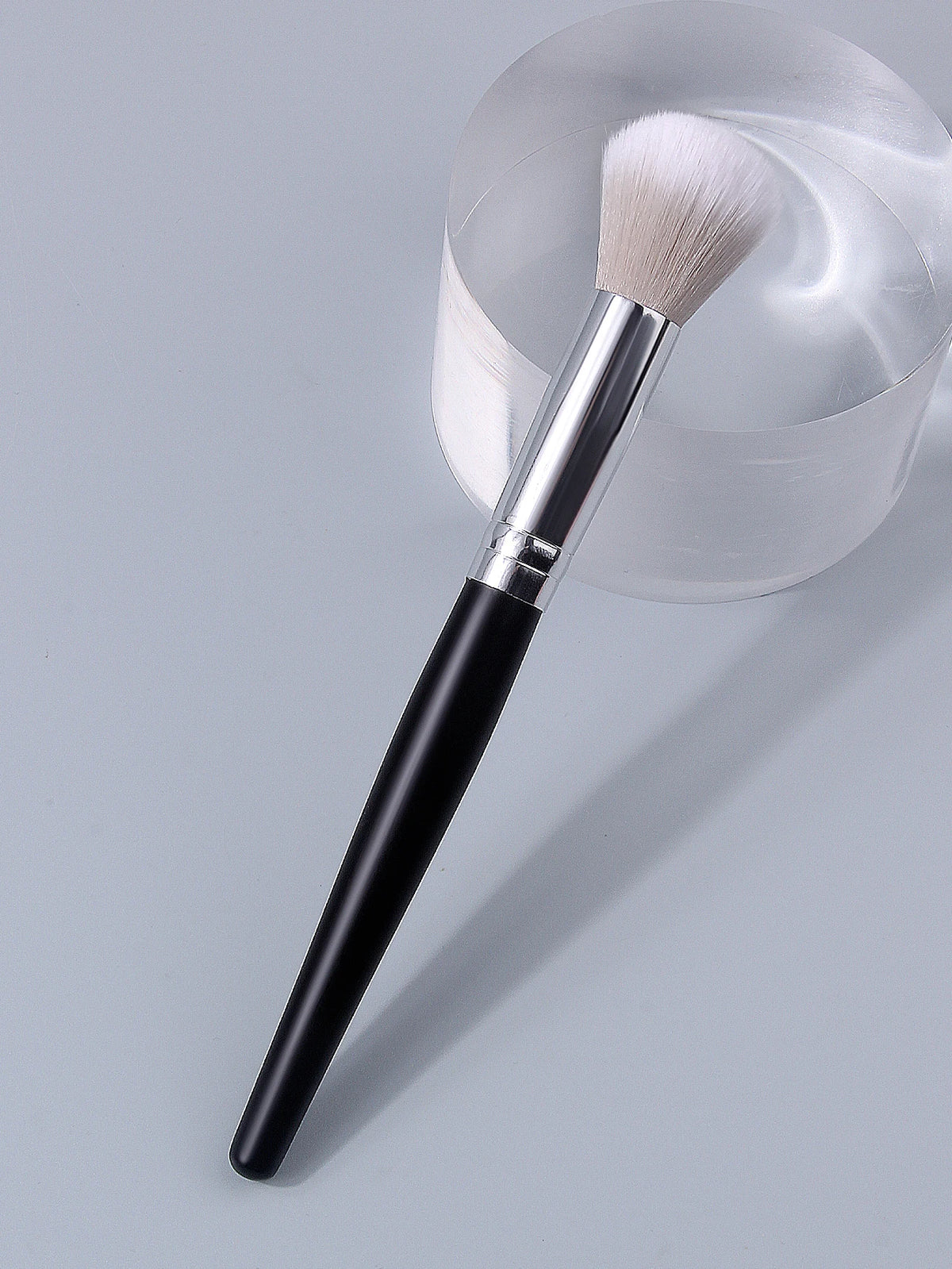 Wooden Handle Blush Brush – Soft Wool Fiber Makeup Brush