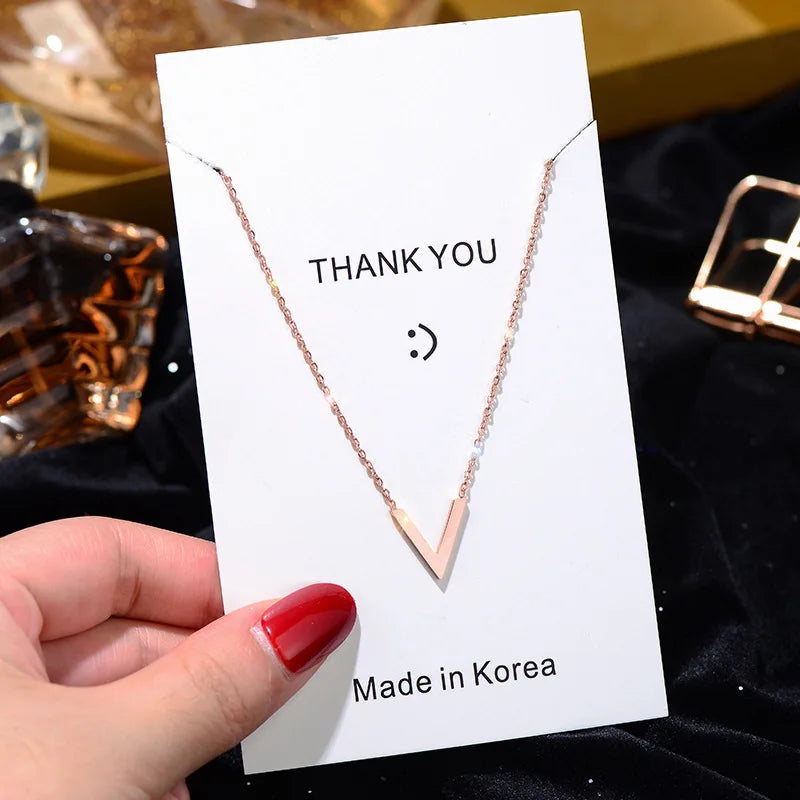 Stainless Steel V Letter Pendant Necklace | Women's Clavicle Chain Pendant Necklace Nixie XL1338-01 40cm