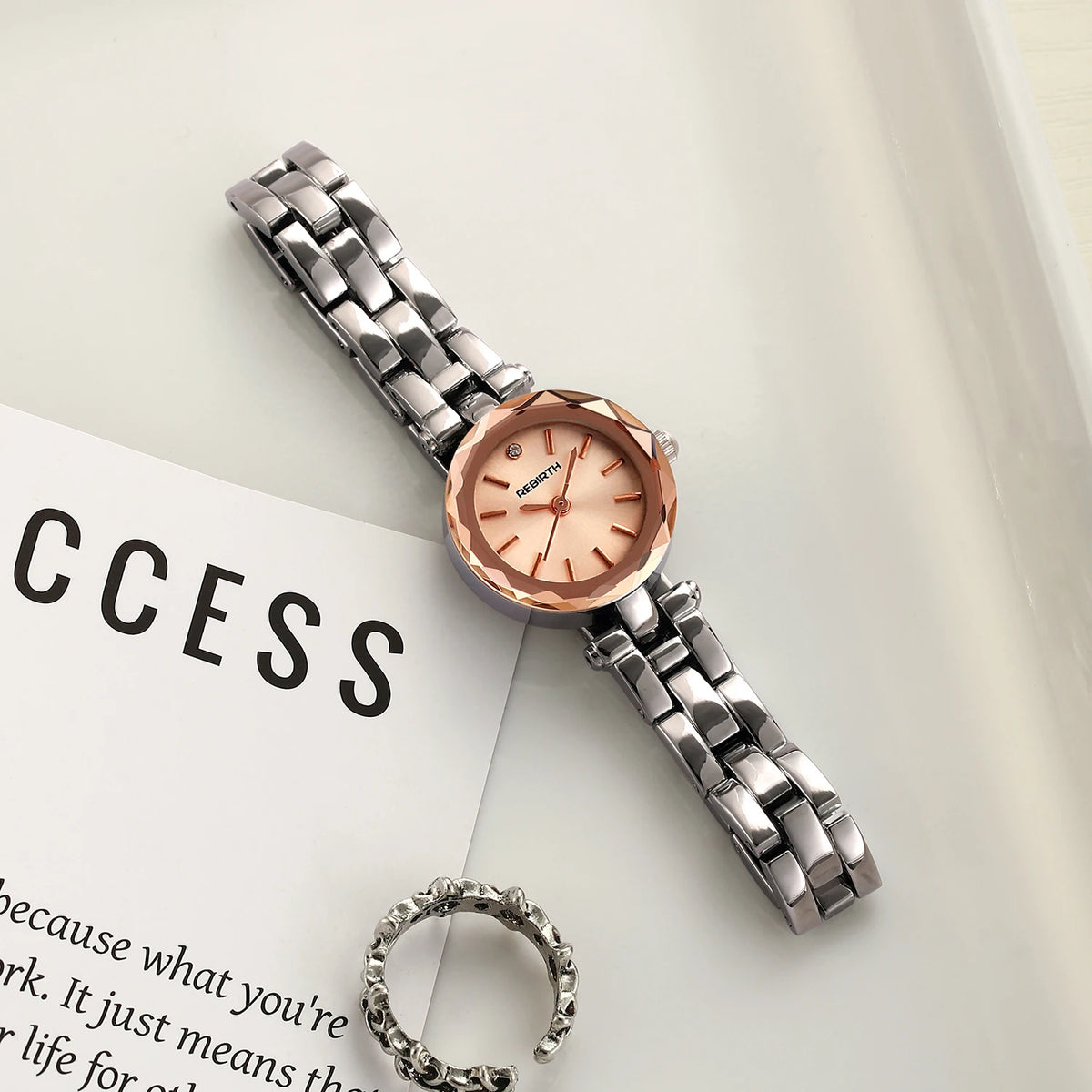 REBIRTH Minimalist Round Quartz Watch – Stainless Steel Strap Quartz Wristwatch Nixie