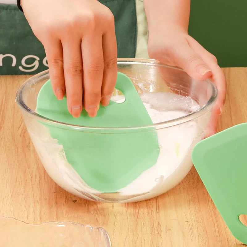 Silicone Dough Scraper – Flexible Pastry & Pizza Cutter