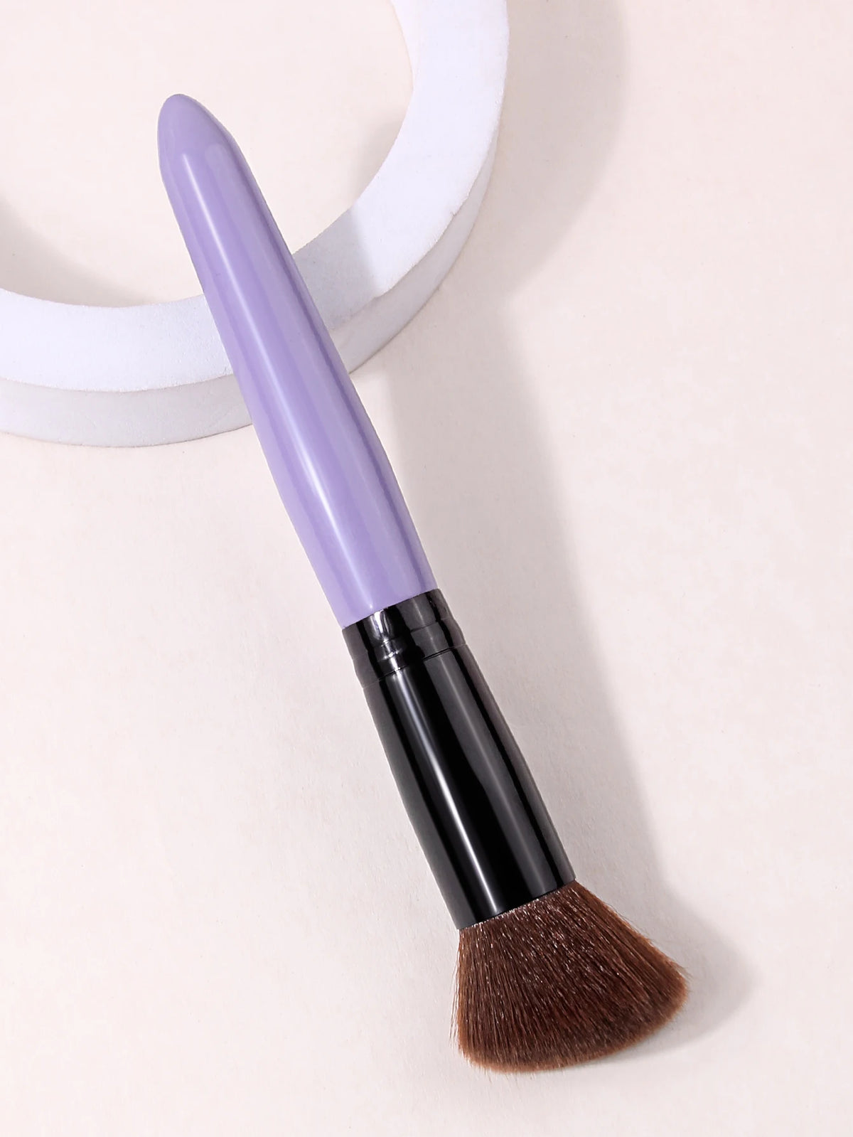 Angled Blush Contour Makeup Brush – Soft Fluffy Synthetic Hair Makeup Brush Nixie