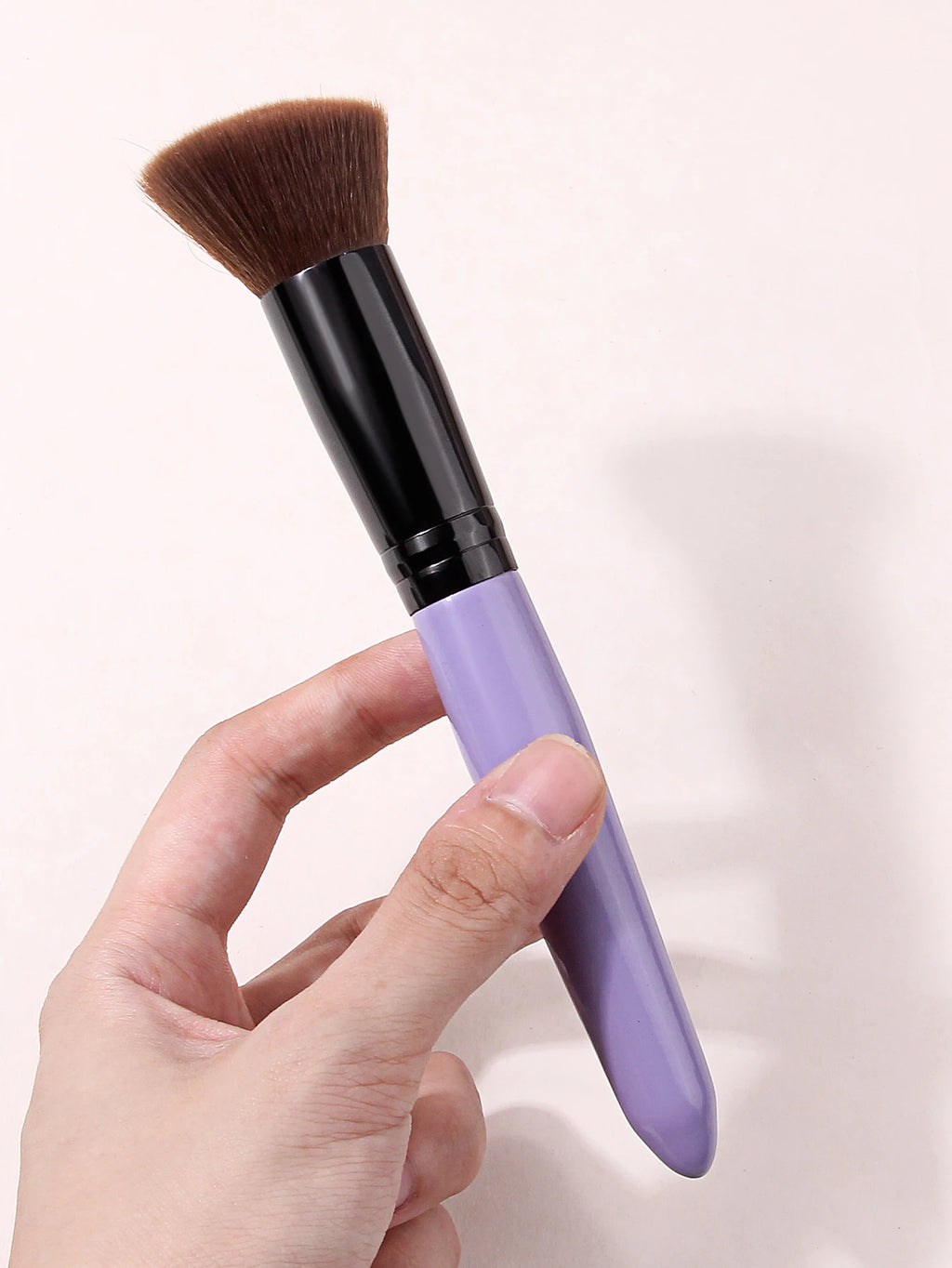 Angled Blush Contour Makeup Brush – Soft Fluffy Synthetic Hair Makeup Brush Nixie